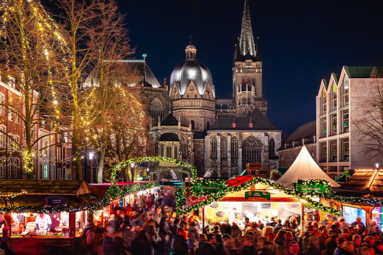 Kerstmarkt Aken Biesen Travel